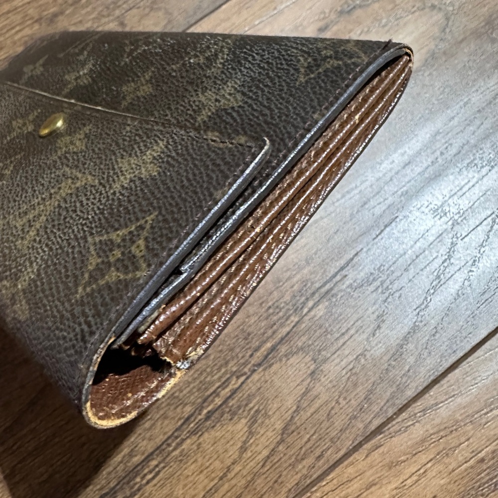 AUTHENTIC Louis Vuitton wallet. Monogram pattern. - Picture 3 of 12